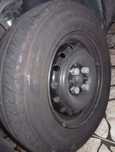 Pneu Goodyear aro 13( jogo de rodas completo)