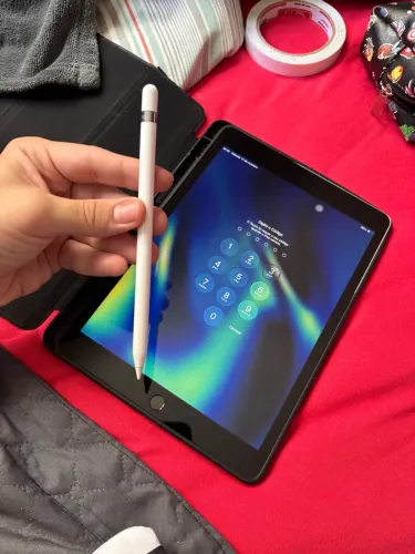 IPAD 9° GEN + CANETA 1° GEN ORIGINAL + CARREGADOR (Tudo na caixa)