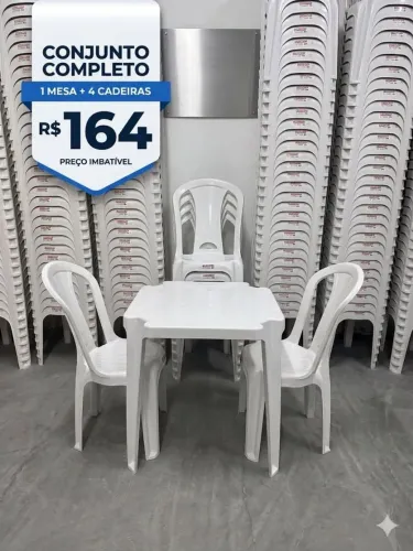 Conjunto mesa com 4 cadeiras ( NOVAS)