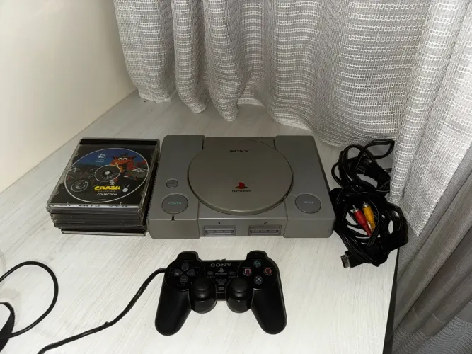 PlayStation 1 Fat + Controle DualShock + Cabos + Jogos