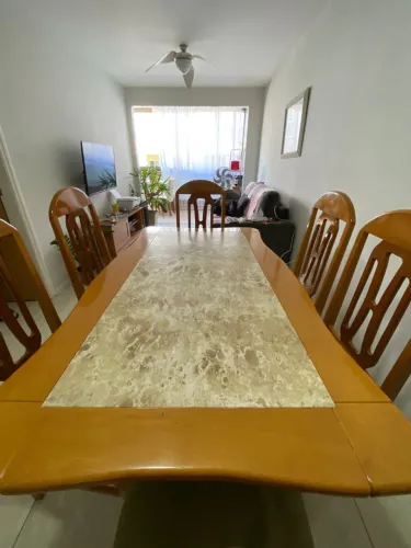 Mesa madeira maciça (Bem conservada)