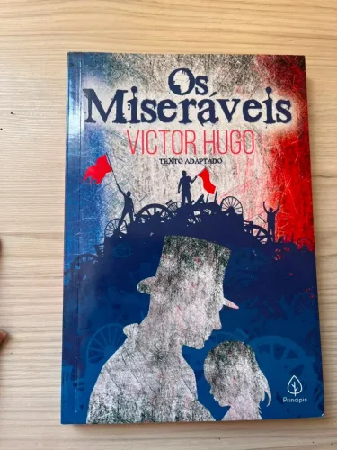 Livro "Os miseráveis" Victor Hugo