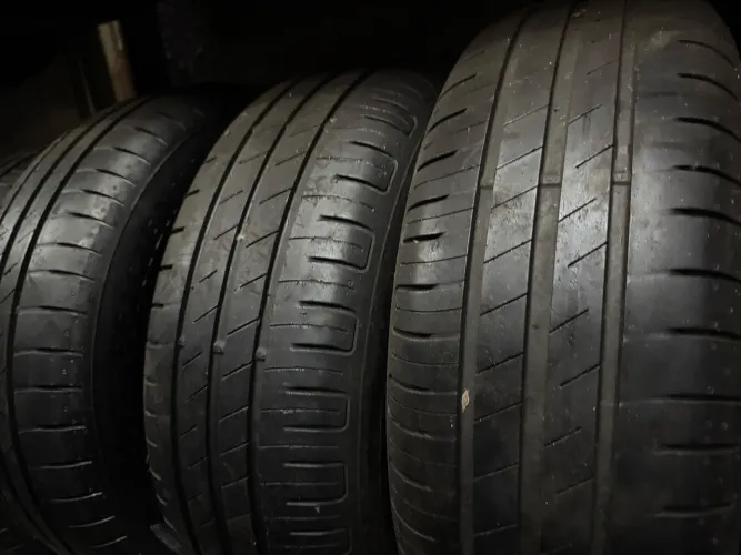 Pneus 195/65/15 Goodyear EficientGrip