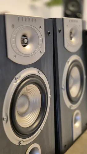 Par de Caixas de Som JBL Studio
