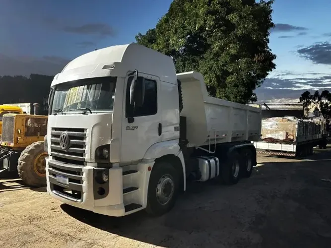 Caminhão Caçamba, Volkswagen 25390 ano 2014