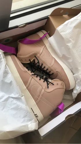 Tênis Nike Air Force 1 Mid (rosa/bege)