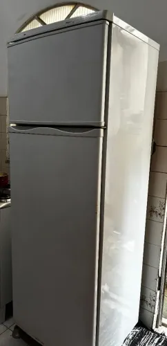 Vendo uma geladeira em perfeito estado
