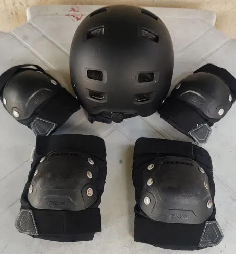 Kit proteção pra patins capacete/joelheiras/cotoveleiras