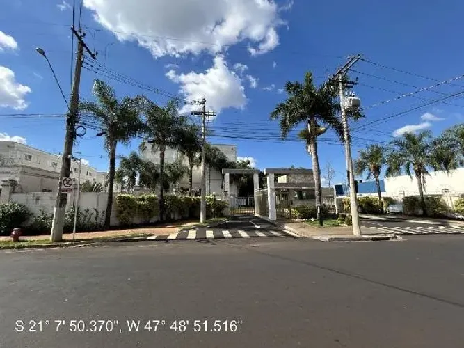 Imóvel com localização privilegiada Apartamento no Conjunto Habitacional Silvio Passal, R