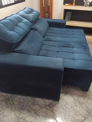 Sofá retrátil seminovo em ótimo estado