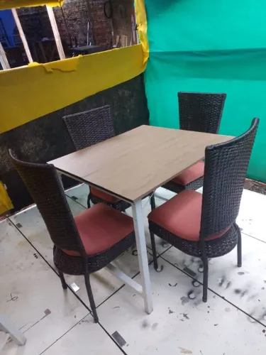 Mesa + 4 cadeiras 350 reais