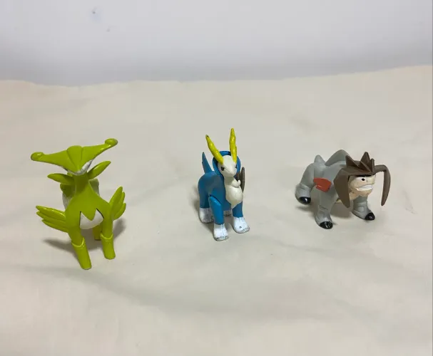 Boneco Pokemon Virizion Cobalion Terrakion