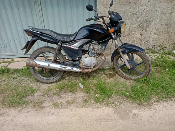 MOTO PRA ROÇA. Aceito oferta, troco por iPhone, troco por cordão de ouro, pulseira anel