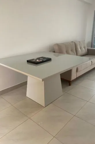 Mesa com 06 cadeiras 