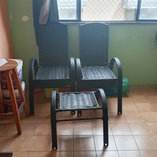 Cadeira e mesa de centro