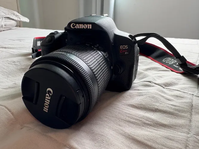 Canon EOS Kiss X7i Lente EFS 18-55mm + LENTE EF 75-300mm + PARASOL PARA LENTE CANON