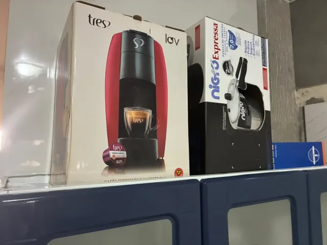 Cafeteira e Panelas de Pressão Novos.