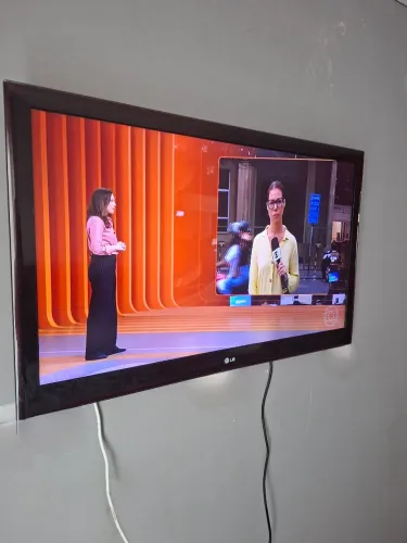 Tv lg 52 polegadas LCD funciona perfeitamente