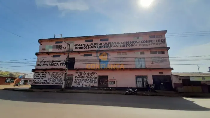 Prédio Comercial na Av. Alexandre Guimarães