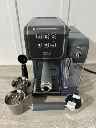 Cafeteira Espresso Oster PrimaLatte Touch 3 em 1