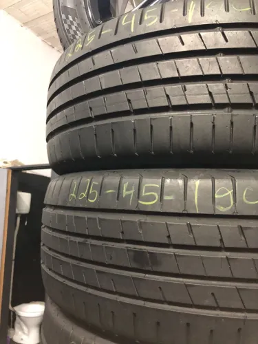 Pneus 225/45/19 por 560$ cada seminovos originais instalados
