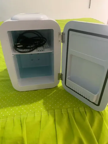 Mini Geladeira Skincare 