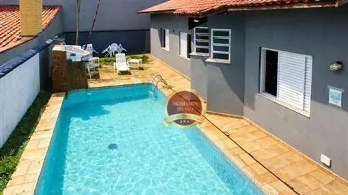 Casa à Venda no Balneário Flórida | 3 Suítes | Piscina | 4 Vagas de Garagem
