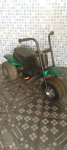 Triciclo elétrico infantil