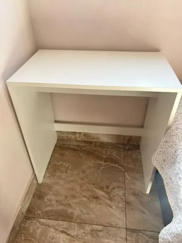 Mesa para estudos MDF branca sob medida - usada (em ótimas condições)