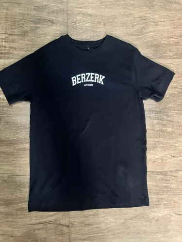 camiseta oversize berzerk 