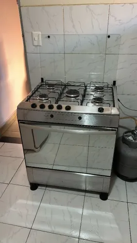 Vendo geladeira Frost Free Consul e fogão 5 bocas.