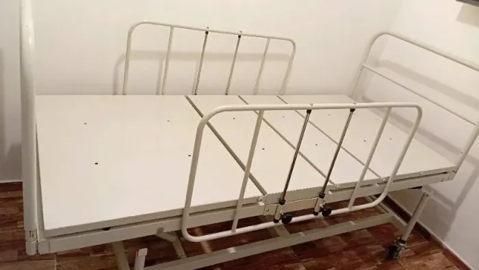 Cama hospitalar 3 movimentos + 2 colchões