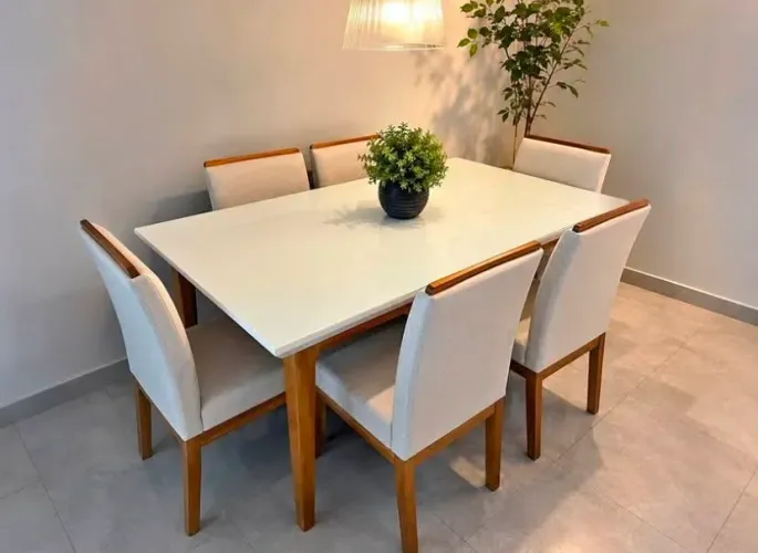Mesa com 6 cadeiras 