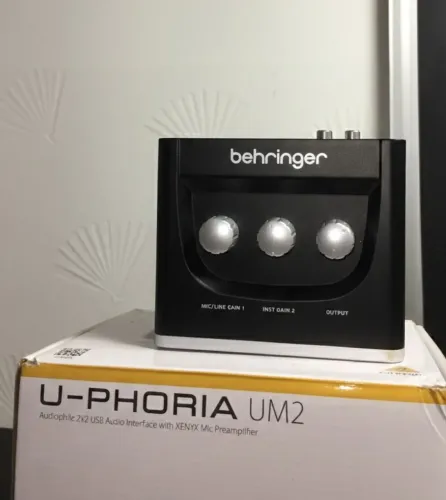 Interface behringer UM2