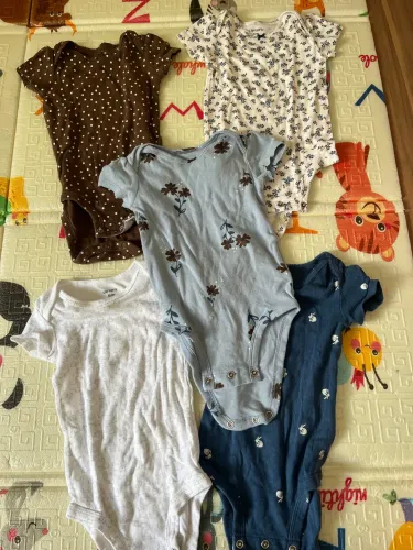 Conjunto de bodys carters 6 meses