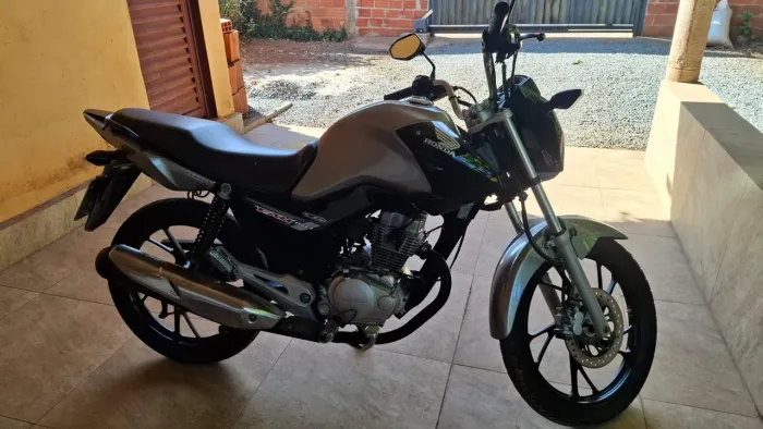 Moto titan fan 150 2014/2015<br>76.000km<br>R$13.000