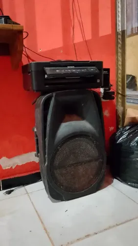 Caixa de Som de 500 w e Impressora.