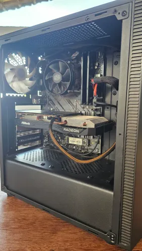 PC Gamer i5 + RX 6600