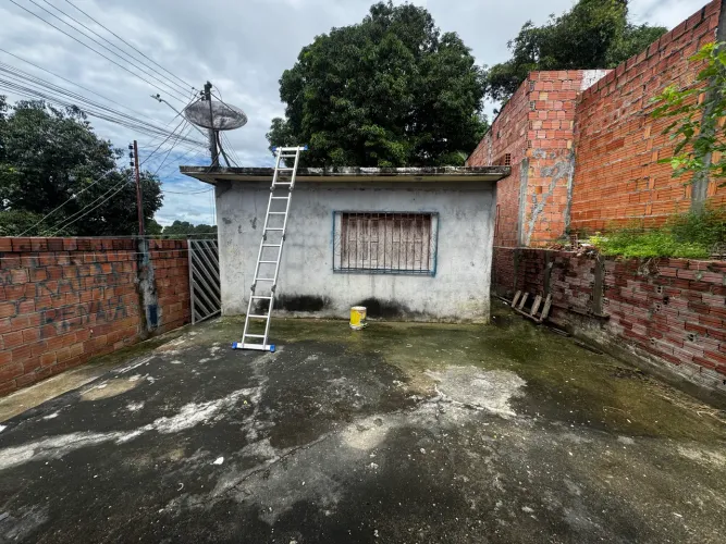 Casa com 2 quartos próximo ao campo do Jorge Teixeira