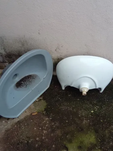2 pias de banheiro
