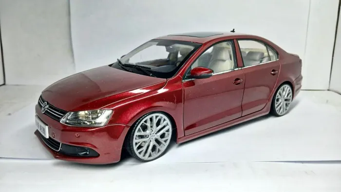 Miniatura Volkswagen Jetta 1/18