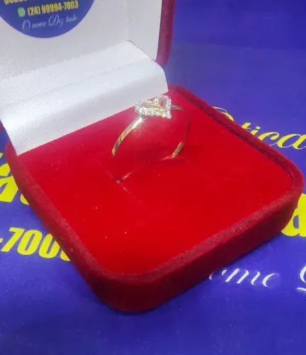 Anel Coração Pedras Diamantes Coração 7 mm Ouro 18 Kilates Peso 0.75 Gramas Aro 1.10 mm