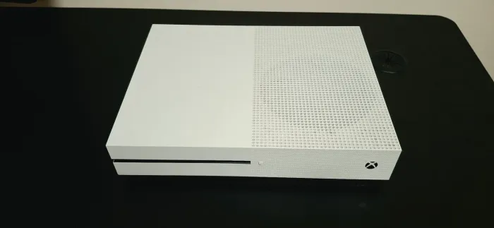 Xbox One S 1TB + Controle GameSir G7 SE + 5 Jogos
