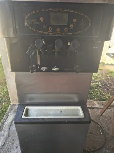 Vendo máquina de sorvete profissional 