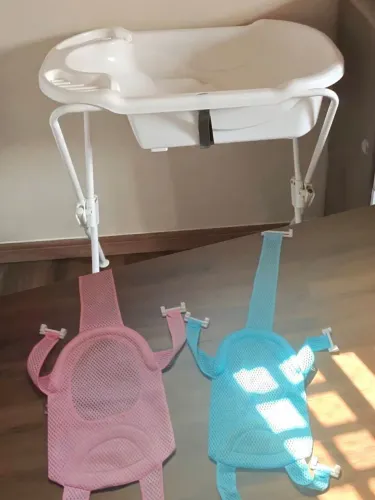 Kit Bebê: Banheira com Suporte e Redinhas de Banho