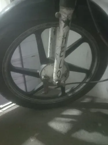 Rodao aro 18 em perfeito estado 100 reais