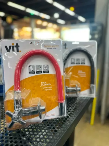 TORNEIRA COM BICA FLEXÍVEL- VIT