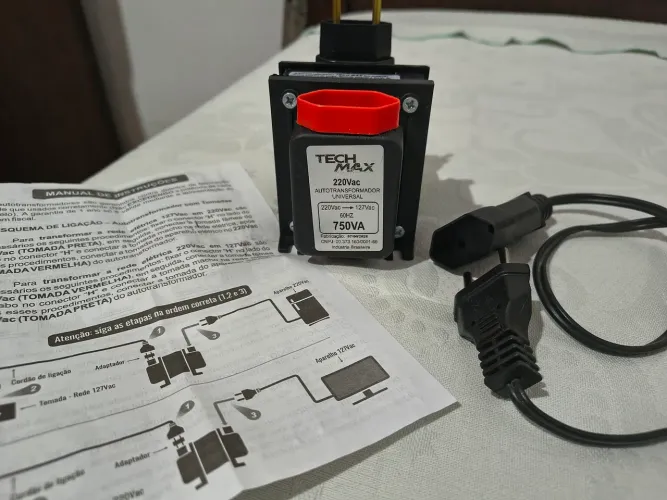 AUTO TRANSFORMADOR 110/220 V