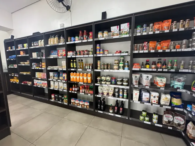 Conjunto Completo de Expositores para Loja - Ótimo Estado - R$ 4.900