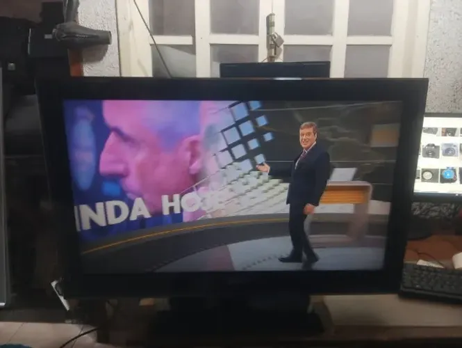 Vendo - tv LG 32 polegadas modelo 32LK451C com conversor digital saídas HDMI não e smart f